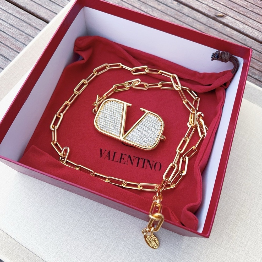 Valentino Garavani V Logo Chain Belt with Crystal Pave - Picture 3 of 4
